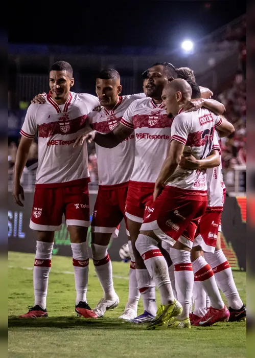 
				CRB vence Amazonas e ganha quatro posições na tabela da Série B: 2 a 0

			