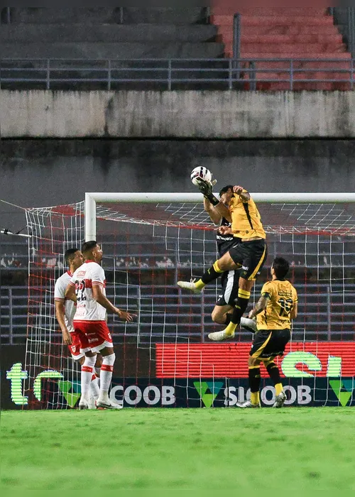
				CRB vence Amazonas e ganha quatro posições na tabela da Série B: 2 a 0

			
