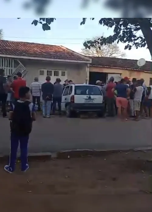 
				Carro desgovernado invade casa e mata idosa sentada na varanda em Taquarana
			
			