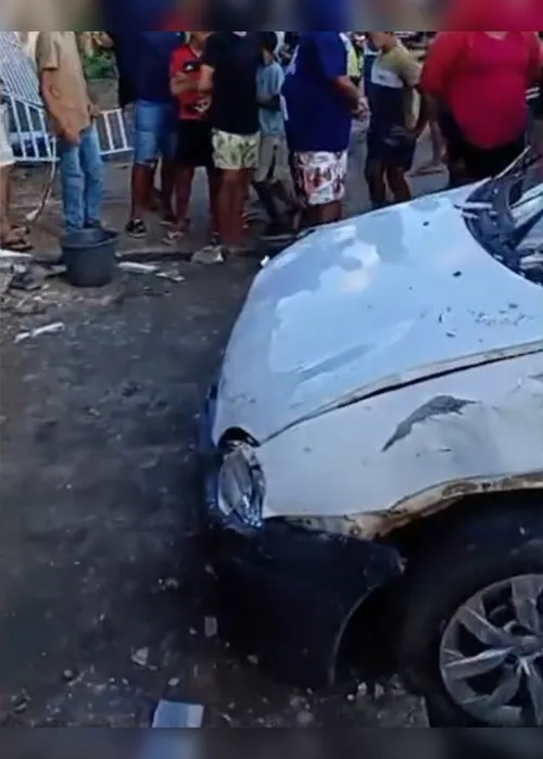 
				Carro desgovernado invade casa e mata idosa sentada na varanda em Taquarana
			
			