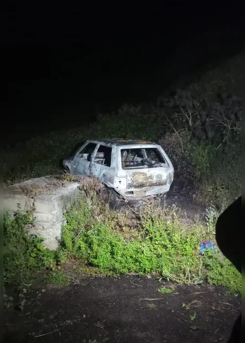 
				Corpos carbonizados são encontrados dentro de carro em Marechal Deodoro
			
			