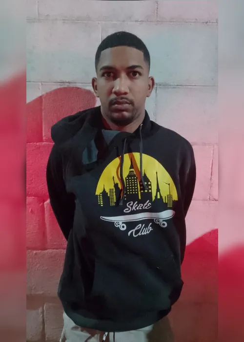 
				Criminosos desobedecem ordem de parada, abrem fogo contra PMs e um morre
			
			