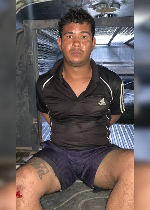 
				Criminosos desobedecem ordem de parada, abrem fogo contra PMs e um morre
			
			