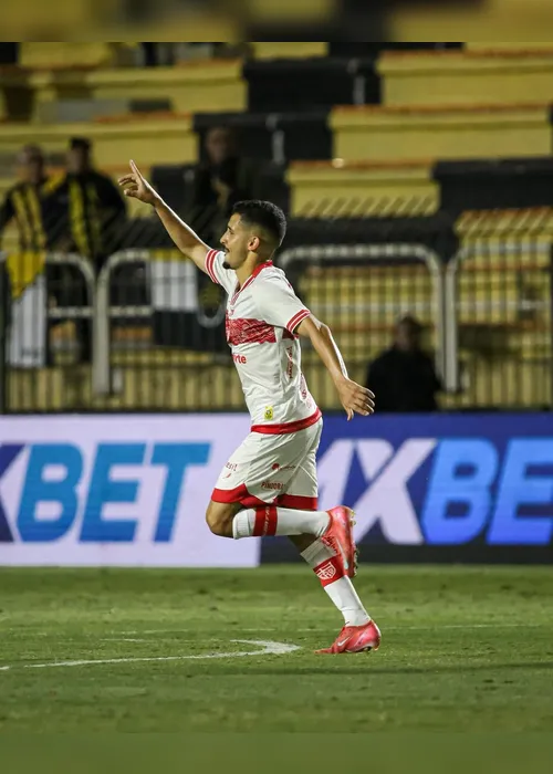 
				Fora de casa, CRB vence Volta Redonda e segue em 10º lugar na Série B: 1 a 0
			
			