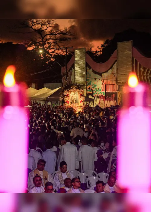 
				Milhares de fiéis participam da procissão de Nossa Senhora dos Prazeres em Maceió
			
			