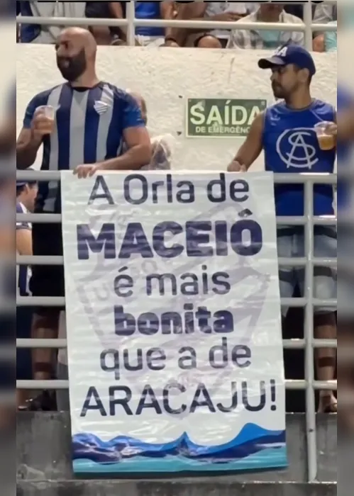 
				Torcida do CSA provoca adversários sergipanos: 'A orla de Maceió é mais bonita'
			
			