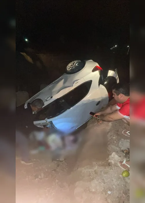 
				Bombeiros não descartam que vítimas de acidente em Marechal estavam sem cinto de segurança
			
			