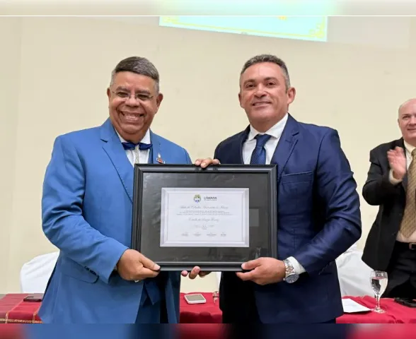 Câmara Municipal homenageia professor Eraldo Ferraz por contribuição à cultura e à educação