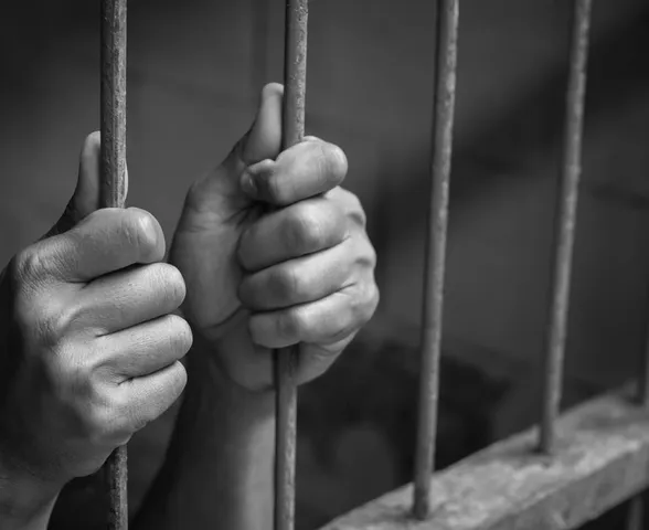 “Gás de pimenta no ânus”: MP investiga tortura contra presas trans