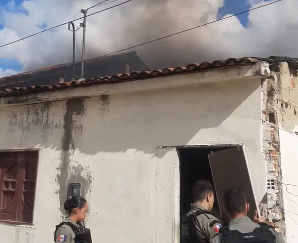 Vídeo: Mulher é presa por perseguir e agredir ex-namorado em Arapiraca