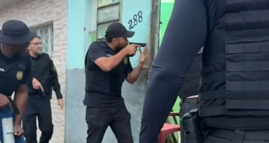 Ação da DRACCO mirou grupo conhecido como "Tropa do Urso", responsável por tráfico de drogas, homicídios e porte ilegal de armas na região.