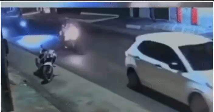 
				Vídeo mostra momento em que motociclista quase é atropelada por ônibus em Penedo
			
			