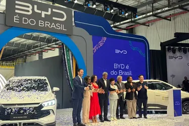 
				1ª fábrica da BYD no Brasil será inaugurada hoje na Bahia
			
			