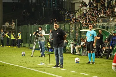 
				Barroca exalta conquista do CRB sobre o Goiás: 'Foi uma vitória de mérito dos jogadores'
			
			