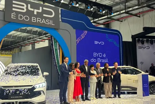 
				1ª fábrica da BYD no Brasil será inaugurada hoje na Bahia
			
			