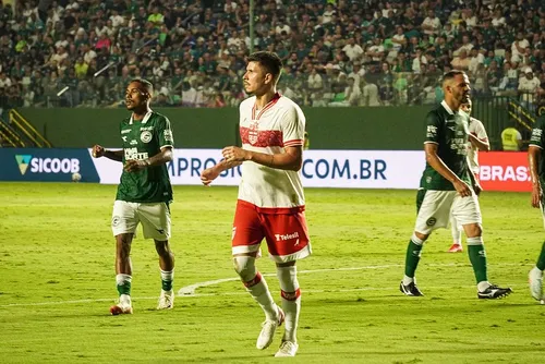 
				Léo Campos brilha na lateral-esquerda e se torna peça-chave na arrancada do CRB rumo ao G-4
			
			