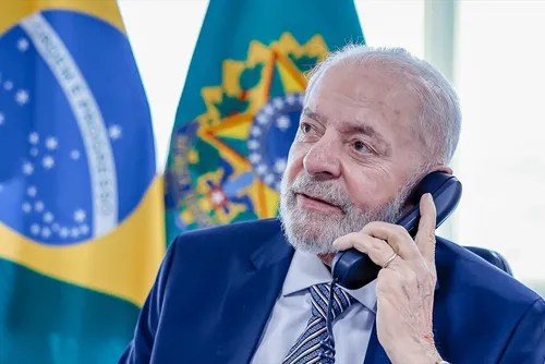 
				Sindicato do irmão de Lula tirou dinheiro de 254 mil aposentados sem autorização
			
			