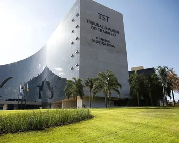 “Água de salsicha”: rede de hotéis é condenada por discriminar garçonete ruiva