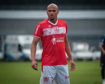 CRB enfrenta o Coritiba em duelo marcado por reencontros