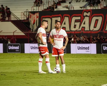 Em jogo marcado por erros individuais, relembre como foi Atlético-GO e CRB no 1º turno