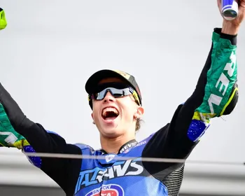 Histórico: brasileiro Diogo Moreira conquista título da Moto2 2025