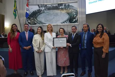 
				ALE homenageia médica Rafaella Toledo pelo trabalho dedicado a pacientes carentes na oncologia
			
			