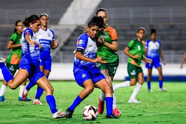 
				Alagoas amassa o Ceará e vai enfrentar Sergipe na final da Copa Rainha Marta
			
			
