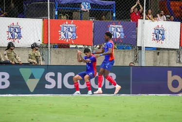 
				Bahia atropela o Grêmio e segue vivo na luta por vaga no G-4 do Brasileirão
			
			