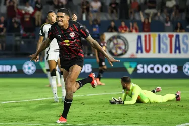 
				Bragantino é superior e vence o Atlético-MG em jogo adiantado do Brasileirão
			
			