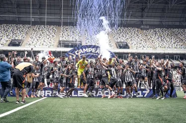 
				CBF explica confetes azuis na festa do título do Atlético-MG e pede desculpas
			
			
