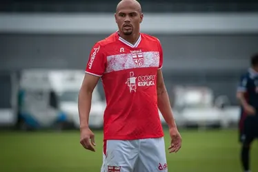 
				CRB enfrenta o Coritiba em duelo marcado por reencontros
			
			