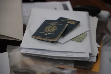 
				Doláres, veículos, armas e munições: veja o que foi apreendido na Operação Invoice
			
			