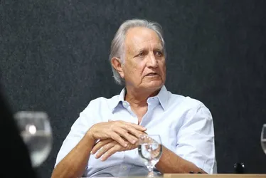  Ex-governador Mano deve receber alta nesta terça após cirurgia de emergência 