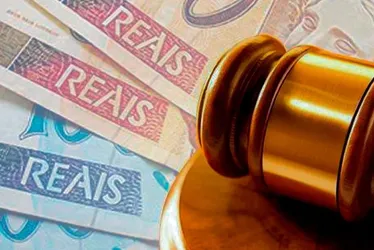 
				Garçonete demitida após pintar cabelo de ruivo vence ação: “Curupira”
			
			