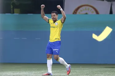 
				Gigante inglês estaria de olho em Vitor Roque, segundo jornal
			
			