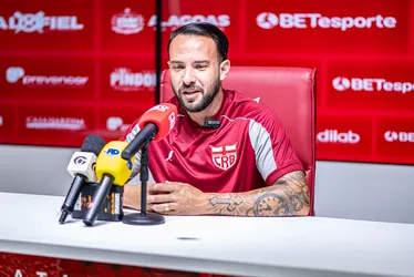 
				Giovanni fala após retorno aos gramados com gol marcado: "Me mantive firme"
			
			