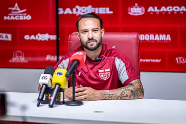 
				Giovanni fala após retorno aos gramados com gol marcado: "Me mantive firme"
			
			