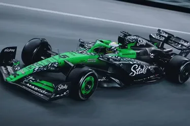 
				Hamilton revela capacete brilhante para o GP de Las Vegas da F1 2025
			
			