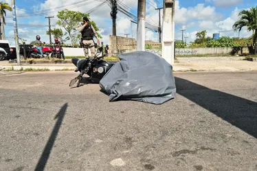 
				Jovem é assassinado com tiro na cabeça enquanto seguia de moto por app na parte alta de Maceió

			