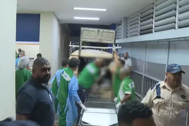 
				Mais de 50 corpos são levados à Praça na Penha, um dia após operação
			
			