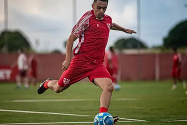 
				Matheus Ribeiro usa redes sociais e se despede do CRB
			
			