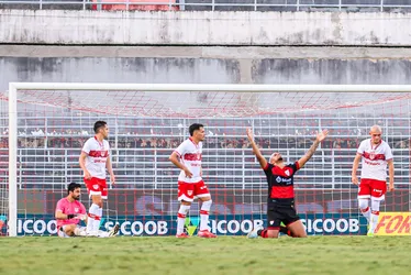
				No Rei Pelé, CRB vira sobre o Atlético-GO e segue com sonho vivo do acesso: 2 a 1

			