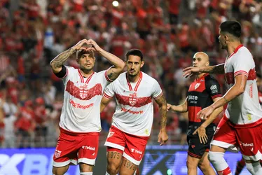 
				No Rei Pelé, CRB vira sobre o Atlético-GO e segue com sonho vivo do acesso: 2 a 1

			