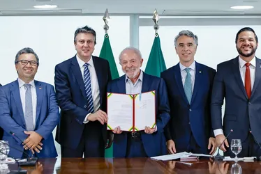 
				O dia em que Lula agradeceu Rafael Brito por acabar atraso de 37 anos
			
			