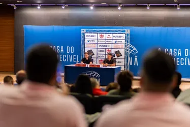 
				Olhar de Dentro: O futebol que pensa e o que ainda se recusa a pensar
			
			