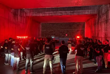 
				Operação cumpre 14 mandados e mira facção do PCC no Agreste de AL

			