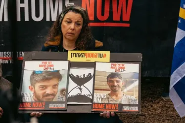 
				Quem são os 20 reféns que foram libertados pelo Hamas
			
			