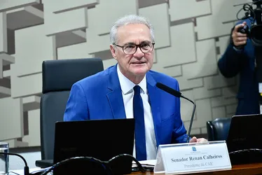 
				Renan provoca Lira e diz que não permitirá nova “chantagem” com o IR
			
			