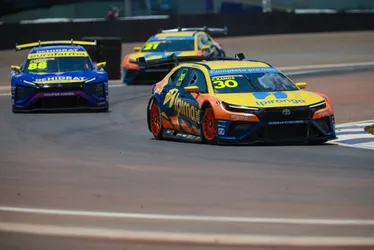 
				Stock Car: Felipe Fraga vence corrida sprint em Brasília
			
			