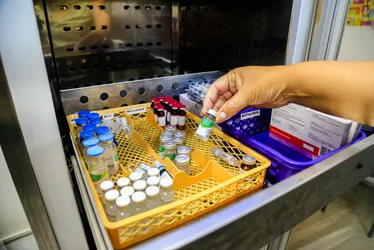 
				Técnica de enfermagem é investigada por vender vacina do SUS por até R$ 700 na Barra de São Miguel
			
			